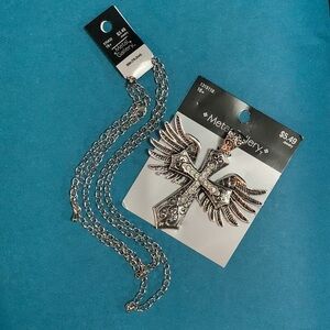 Metal Gallery Pendant and Chain Bundle